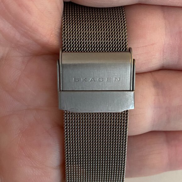 Skagen Men's Titanium Charcoal Dial Watch 233LTTM - Picture 4 of 8